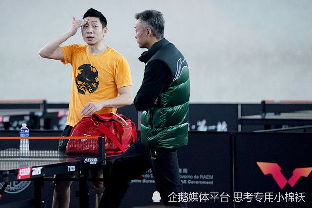 美女扒开尿口让男人操